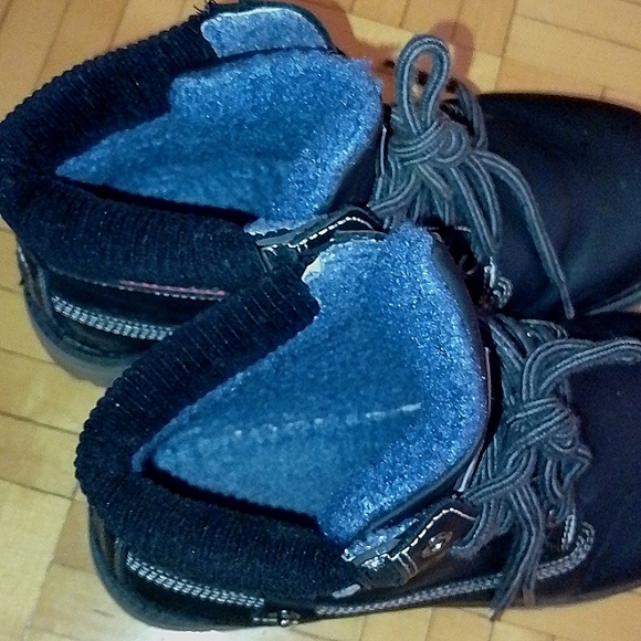 Black women's size 7 winter shoes - Picture 4 of 5